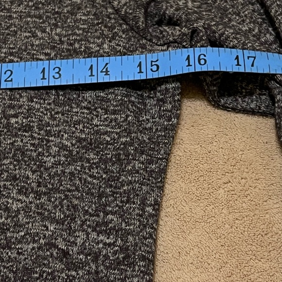 Hollister Grey Long Sleeve Top Sz Large - Picture 3 of 7